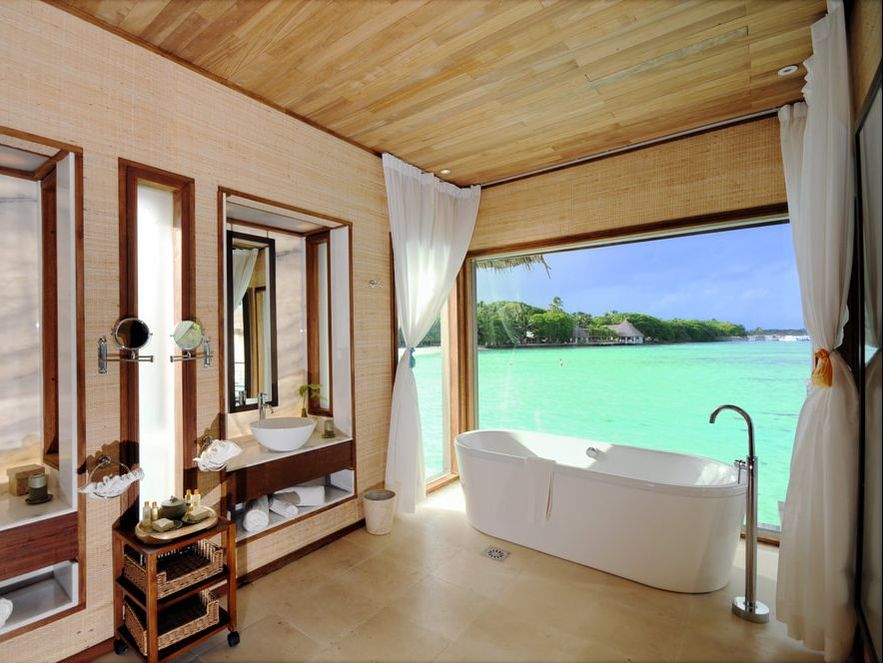 Luxury room in overwater-bungalow with a bathtub overlooking the ocean